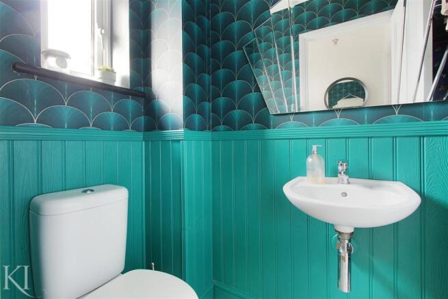 downstairs wc.jpg