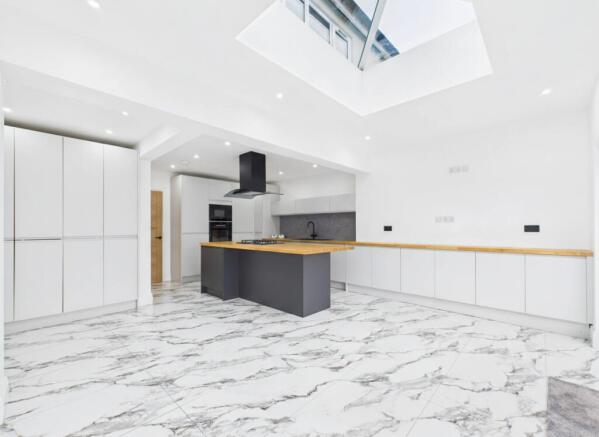 cam03830g0pr0261still008001