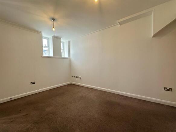 1 bed Duplex to rent Image 4