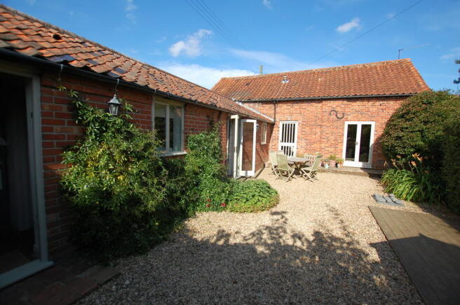 rear courtyard 1