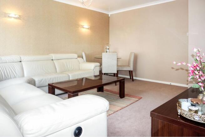 Lounge/Dining Room
