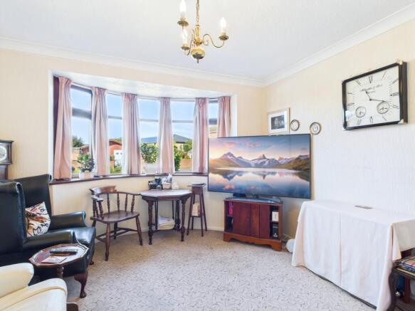 CAM01909G0-PR0404-STILL018