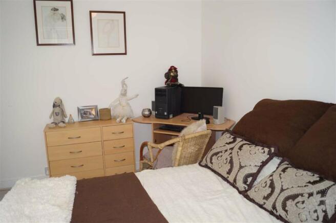 BEDROOM 1(FRONT)