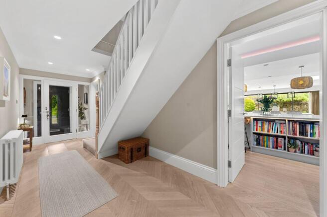6 bed Detached for sale Image 9