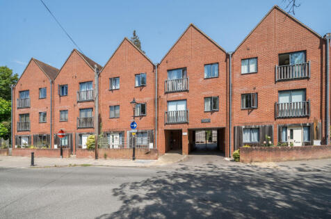 Vicarage Hill, Alton, Hampshire, GU34