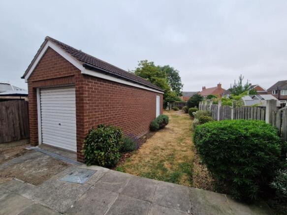 2 bed Semi-Detached to rent Image 11