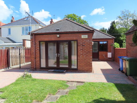 2 bed Detached Bungalow for sale Image 4