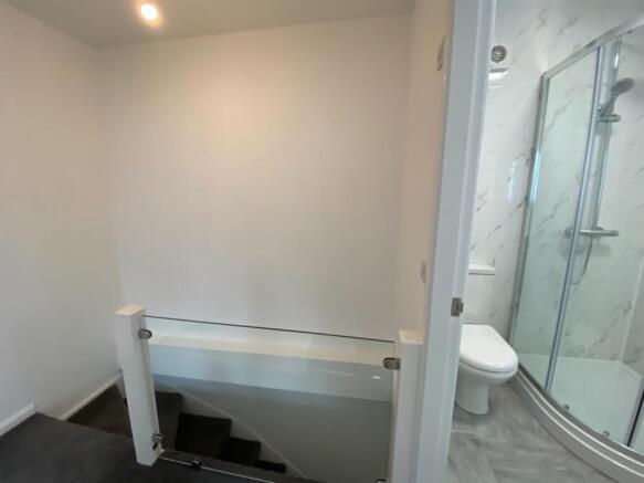 2 bed End of Terrace to rent Image 9