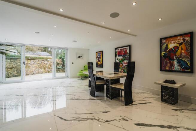 Lounge/Dining Room
