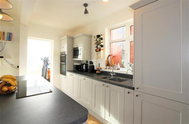 OPEN PLAN LIVING KITCHEN / DINER