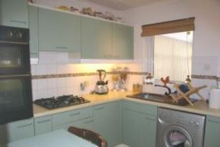 Fitted Kitchen/Break