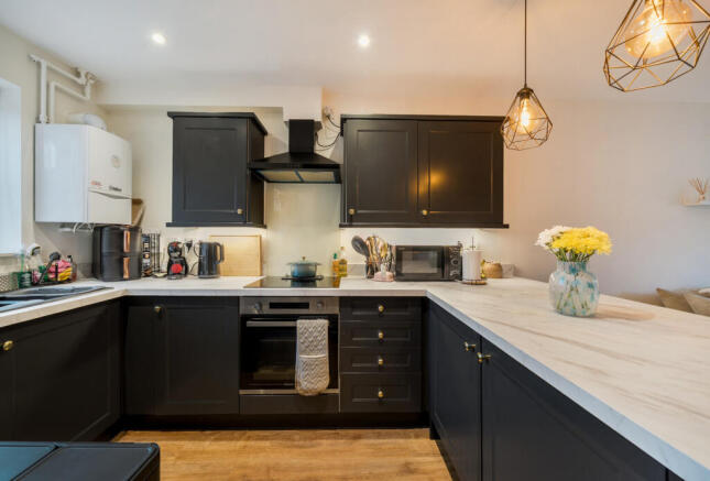 1372592-6-6903940...