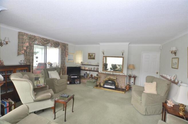 lounge 1.JPG
