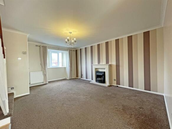 Crownhill Road 157 Lounge 2.jpg