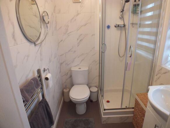 EN SUITE SHOWE...