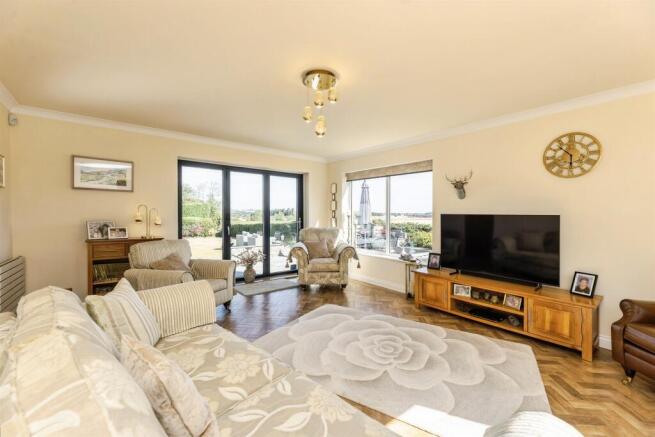 3 bed Detached Bungalow for sale Image 4