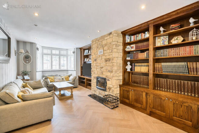 ff044777-dbf8-482...