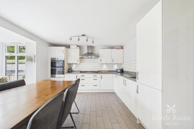 4 bed Detached for sale Image 7