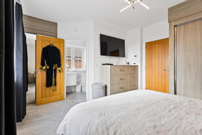 3 bed Detached for sale Image 8