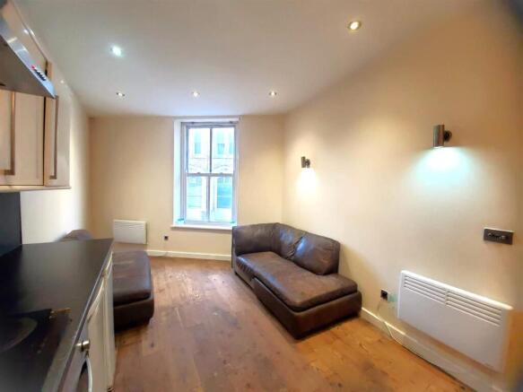 2 bed Apartment for sale Image 6