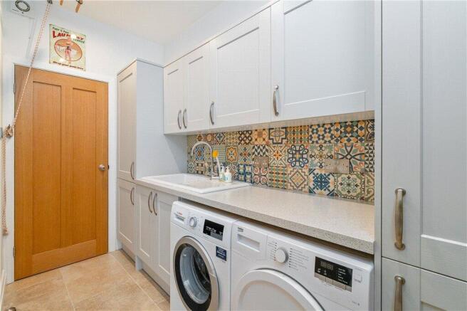 4 bed Detached for sale Image 10