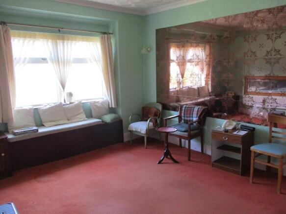 Sitting/dining room