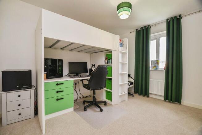 4 bed Detached for sale Image 9