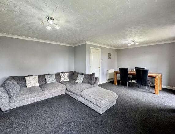 4 bed Detached for sale Image 12