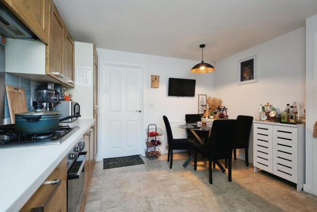 3 bed Semi-Detached for sale Image 5