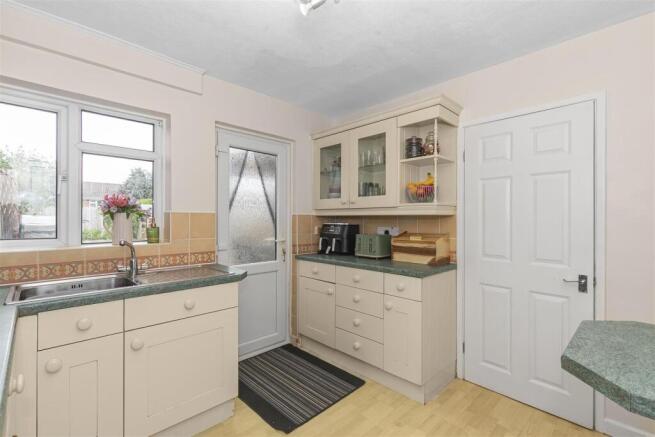 Kitchen 2.jpg