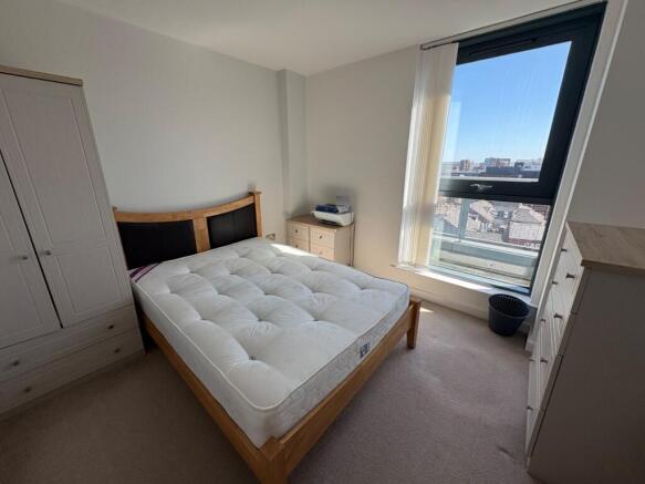 2 bed Flat to rent Image 11