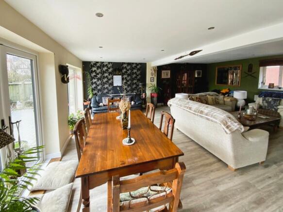 5 bed Detached Bungalow for sale Image 4