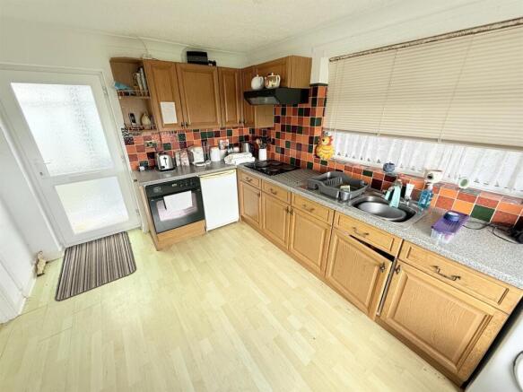 Kitchen 1.jpeg