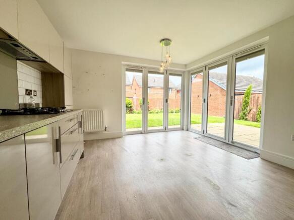 4 bed Detached for sale Image 12