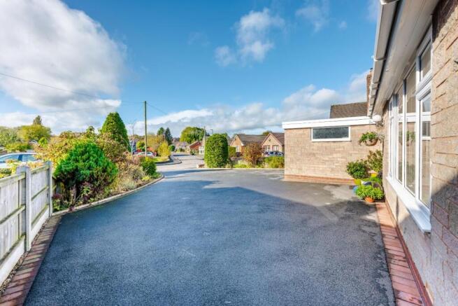 DRIVEWAY.jpg