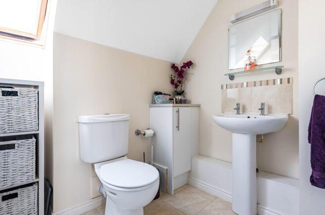 Ensuite to Bed 1