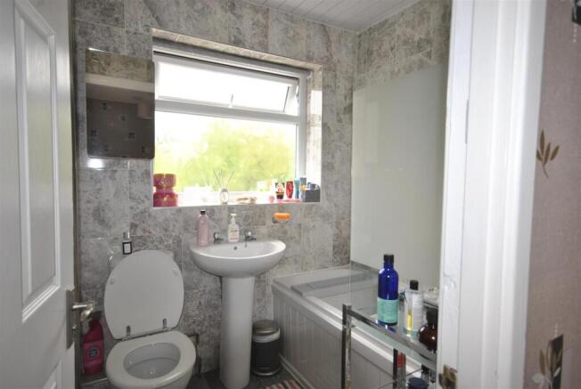 3 bed Semi-Detached to rent Image 10