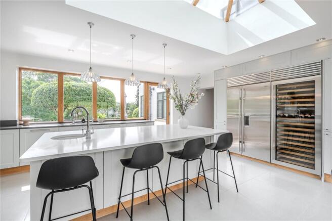 6 bed Detached for sale Image 6