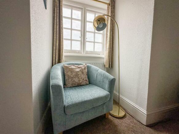 ALTERNATE VIEW OF LOUNGE AREA