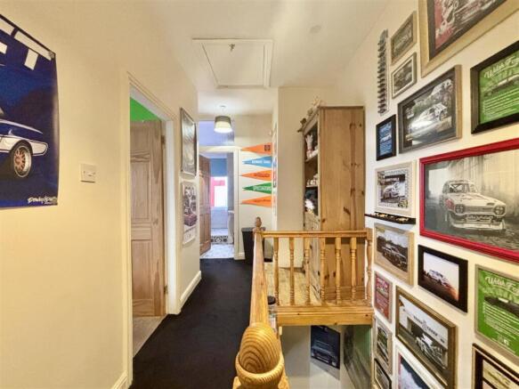 2 bed Semi-Detached for sale Image 8