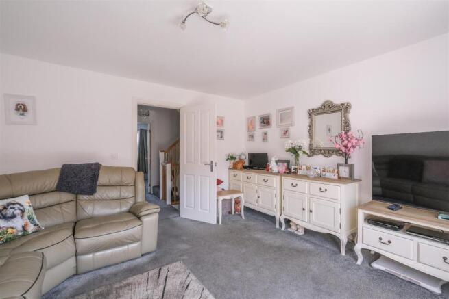 3 bed Town House for sale Image 9