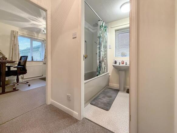 2 bed Semi-Detached Bungalow for sale Image 11