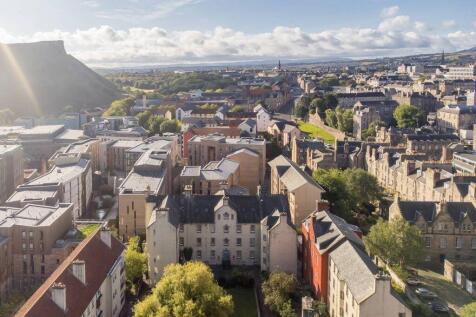 4/3 Chessels Court, Old Town, Edinburgh, EH8 8AD