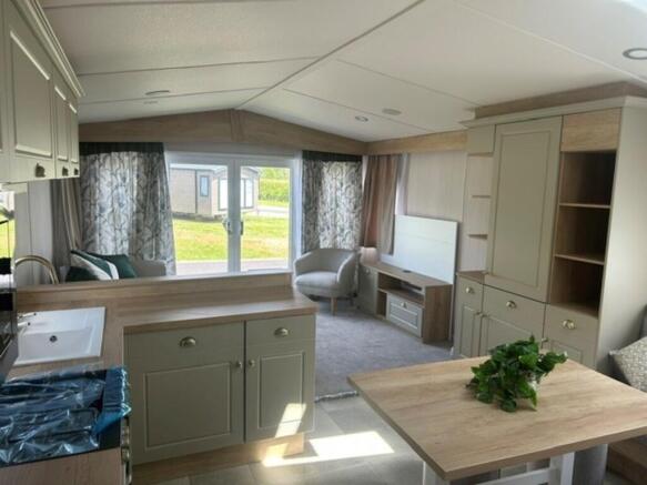 Living Room / Din...