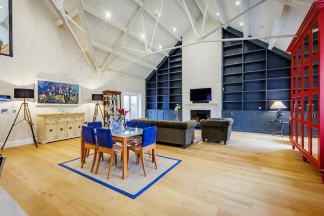 Dining/Lounge Area