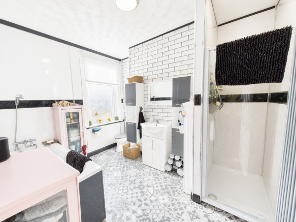 3 bed Terraced for sale Image 11