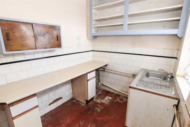 FITTED KITCHEN