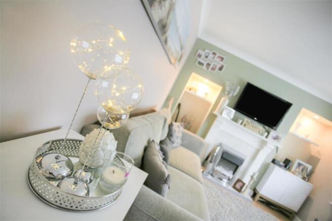BAY FRONTED LOUNGE