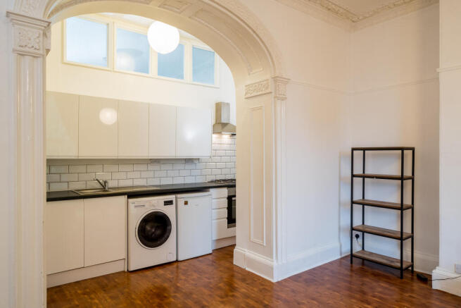 1 bed Flat to rent Image 4