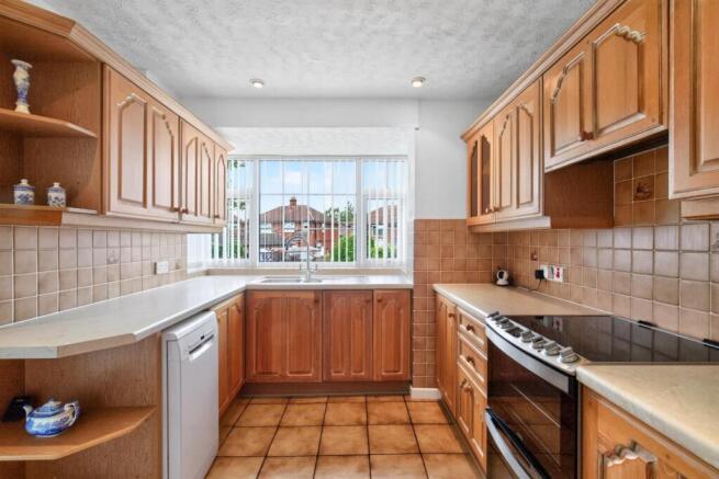 3 bed House for sale Image 4